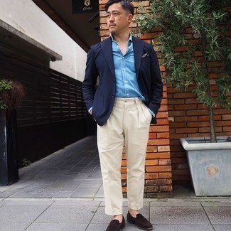 Beige Chinos Smart Casual Outfits: Go for a navy blazer and beige chinos if you're aiming for a crisp, dapper getup. And if you wish to effortlessly step up your look with one single piece, why not introduce a pair of dark brown suede loafers to this ensemble?