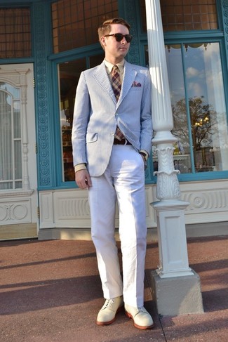 Men's White and Blue Vertical Striped Blazer, Tan Dress Shirt, White Chinos, Beige Suede Derby Shoes