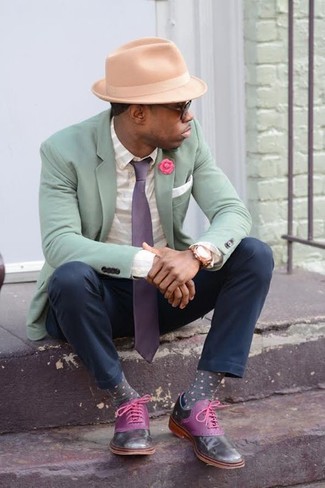 Hot Pink Lapel Pin Outfits: A mint blazer and a hot pink lapel pin are a great combo to add to your day-to-day casual lineup. You could perhaps get a bit experimental with shoes and add a pair of purple leather oxford shoes to the mix.