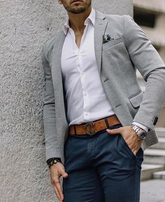 Multi colored Print Pocket Square Outfits: You'll be amazed at how easy it is for any gentleman to throw together a relaxed look like this. Just a grey wool blazer paired with a multi colored print pocket square.