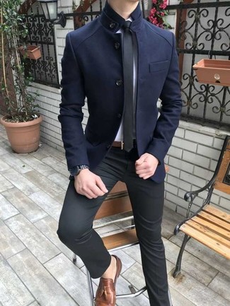 Dark Brown Leather Belt Spring Outfits For Men: A navy wool blazer and a dark brown leather belt have become true casual essentials. To introduce a little zing to this outfit, add a pair of brown leather tassel loafers to the equation. Warmer days call for lighter getups like this one.