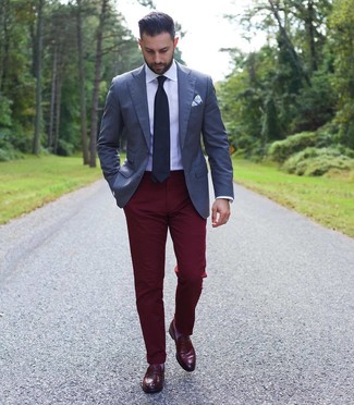 Light Violet Socks Outfits For Men: This combination of a navy blazer and light violet socks offers comfort and efficiency and helps you keep it low profile yet current. With shoes, stick to the classic route with a pair of burgundy leather loafers.
