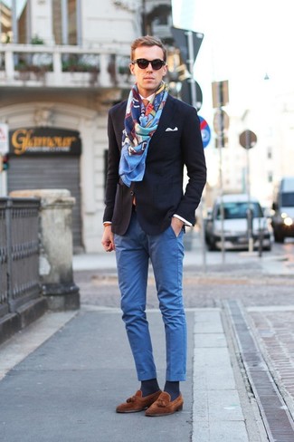 Navy Print Scarf Outfits For Men: If you’re a jeans-and-a-tee kind of dresser, you'll like the straightforward pairing of a navy blazer and a navy print scarf. Brown suede tassel loafers are guaranteed to bring a hint of polish to your getup.