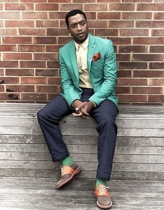 Green Socks Outfits For Men: This ensemble with a mint blazer and green socks isn't super hard to pull off and leaves room to more sartorial experimentation. Complement this outfit with brown suede oxford shoes for a hint of class.