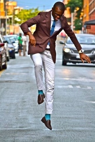 Teal Socks Outfits For Men: Irrefutable proof that a dark brown blazer and teal socks look awesome if you pair them together in an off-duty look. Dark brown leather loafers will easily spruce up even the simplest of combinations.