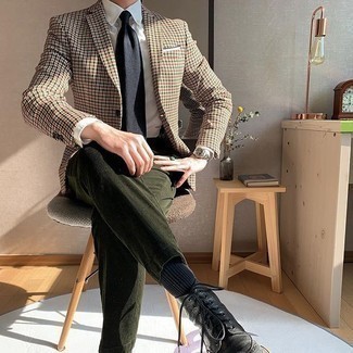 Dark Green Corduroy Chinos Outfits: For a foolproof smart casual option, you can never go wrong with this pairing of a tan houndstooth blazer and dark green corduroy chinos. Go the extra mile and break up your look by finishing with black leather brogue boots.