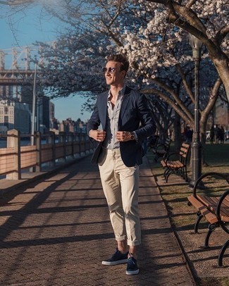 Beige Chinos Smart Casual Outfits: For a look that's city-style-worthy and casually classic, rock a navy blazer with beige chinos. And it's a wonder what a pair of navy canvas low top sneakers can do for the outfit.