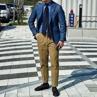 Navy Denim Blazer Outfits For Men: Putting together a navy denim blazer with khaki chinos is a nice idea for a casually smart ensemble. Rounding off with a pair of dark brown suede tassel loafers is a guaranteed way to give an extra dose of class to your look.