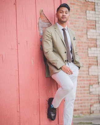 White and Black Pocket Square Outfits: This casual combination of a beige blazer and a white and black pocket square is a goofproof option when you need to look stylish in a flash. Our favorite of a variety of ways to finish off this outfit is with a pair of dark brown leather loafers.
