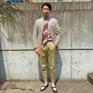 Multi colored Horizontal Striped Tie Outfits For Men: Marrying a beige blazer with a multi colored horizontal striped tie is a good option for a stylish and polished outfit. The whole getup comes together perfectly when you finish with a pair of brown leather loafers.