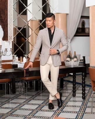 Black Woven Leather Loafers Outfits For Men: Prove that nobody does smart casual men's fashion quite like you do in a beige vertical striped blazer and beige chinos. Let your sartorial credentials truly shine by finishing your ensemble with black woven leather loafers.