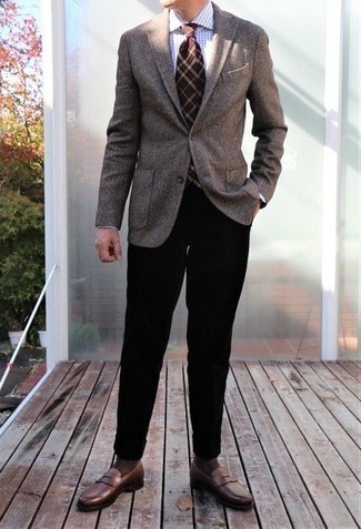 Brown Wool Blazer Outfits For Men: Putting together a brown wool blazer and black chinos is a fail-safe way to infuse your current collection with some effortless refinement. If you need to immediately spruce up your ensemble with footwear, add a pair of brown leather loafers to the equation.