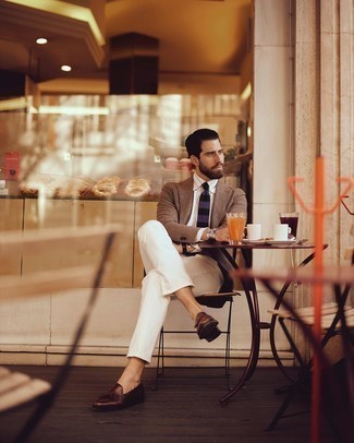 White Dress Shirt with Dark Brown Wool Blazer Outfits For Men: The combo of a dark brown wool blazer and a white dress shirt makes for a really put together menswear style. Add an elegant twist to this look by slipping into a pair of brown leather tassel loafers.