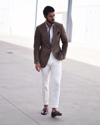 Dark Brown Leather Tassel Loafers Outfits: A brown blazer and white chinos? This menswear style will make heads turn. Add an elegant twist to an otherwise standard ensemble by slipping into dark brown leather tassel loafers.