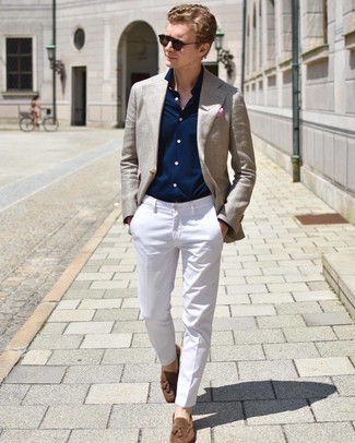 Beige Linen Blazer Outfits For Men: When the situation calls for a sophisticated yet neat ensemble, you can go for a beige linen blazer and white chinos. Add brown suede tassel loafers to the equation to take things up a notch.