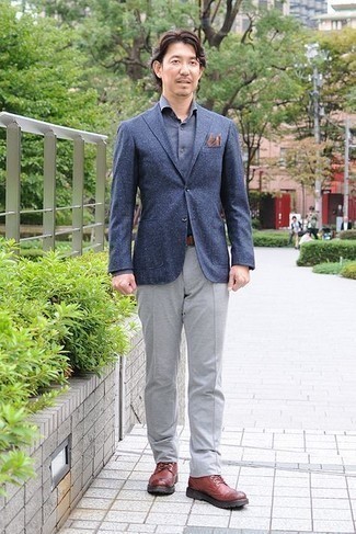 Navy Wool Blazer Outfits For Men: Loving the way this smart casual pairing of a navy wool blazer and grey chinos instantly makes men look dapper. On the shoe front, this ensemble is completed wonderfully with tobacco leather casual boots.