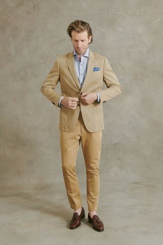 Tan Blazer Outfits For Men: A tan blazer and khaki chinos are robust players in any gent's collection. Brown leather tassel loafers are a simple way to breathe an air of class into this outfit.