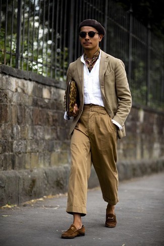 Tan Blazer Outfits For Men: This pairing of a tan blazer and khaki chinos is definitely impactful, but it's very easy to wear. Let your sartorial expertise truly shine by complementing your outfit with brown suede loafers.