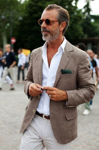 Olive Pocket Square Outfits: This casual combination of a brown blazer and an olive pocket square is simple, on-trend and super easy to imitate.