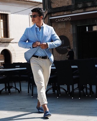 Light Blue Blazer Outfits For Men: Reach for a light blue blazer and beige chinos to achieve new levels in your personal style. Go ahead and complement this look with a pair of navy suede driving shoes for a playful touch.