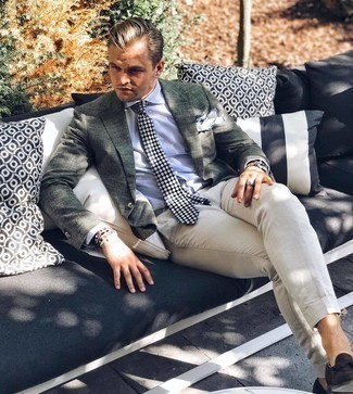 Dark Green Blazer Outfits For Men: Try teaming a dark green blazer with beige chinos to pull together a casually neat and modern-looking ensemble. Finishing with a pair of dark brown suede tassel loafers is a guaranteed way to inject an extra dose of style into your ensemble.