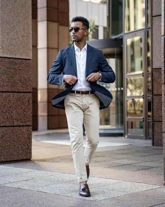Dark Brown Leather Belt Outfits For Men: For a look that's super simple but can be styled in a great deal of different ways, go for a navy blazer and a dark brown leather belt. To add more class to your outfit, finish with a pair of dark brown leather tassel loafers.