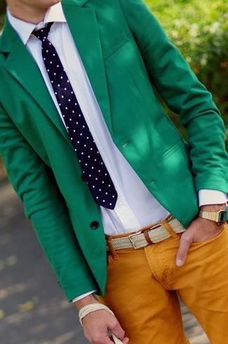Navy Polka Dot Tie Outfits For Men: A green blazer and a navy polka dot tie are among the fundamental elements in a smart man's wardrobe.