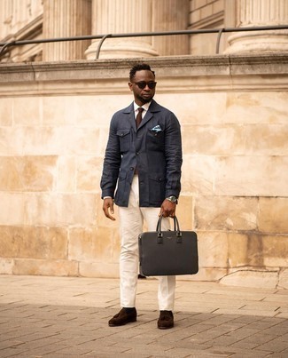 White and Blue Print Pocket Square Outfits: Team a navy linen blazer with a white and blue print pocket square for a stylish and easy-going ensemble. A trendy pair of dark brown suede tassel loafers is the simplest way to transform this outfit.