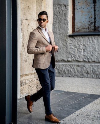Men's Tan Houndstooth Wool Blazer, White Dress Shirt, Navy Chinos, Brown Leather Oxford Shoes