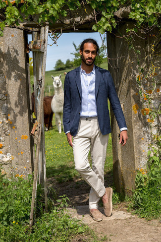 Navy Blazer Fall Outfits For Men: A navy blazer and beige chinos make for the perfect base for an effortlessly stylish ensemble. Introduce tan suede espadrilles to the equation to effortlessly amp up the fashion factor of your ensemble. When it's one of those dreary fall days, what better to spice it up than a dapper look like this one?