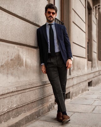 Tobacco Suede Oxford Shoes Outfits: A navy blazer and charcoal dress pants are absolute wardrobe heroes if you're picking out a dapper wardrobe that matches up to the highest sartorial standards. Add tobacco suede oxford shoes to the mix for maximum impact.