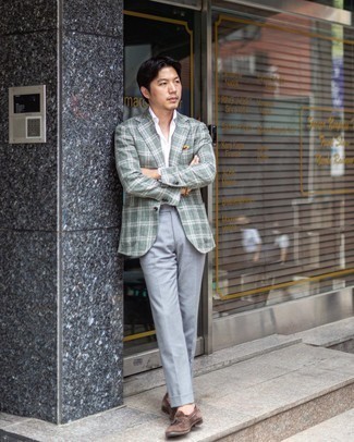 Mint Plaid Blazer Outfits For Men: A mint plaid blazer and grey dress pants? Make no mistake, this menswear style will make ladies swoon. Throw in dark brown suede tassel loafers and you're all done and looking smashing.