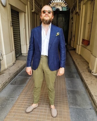 Dark Green Print Pocket Square Outfits: A navy blazer and a dark green print pocket square are a savvy outfit worth having in your daily routine. Beige canvas espadrilles are an effortless way to transform this outfit.
