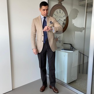 Navy and White Polka Dot Tie Outfits For Men: You'll be surprised at how super easy it is to get dressed like this. Just a beige blazer and a navy and white polka dot tie. A pair of dark brown leather loafers completes this getup very well.