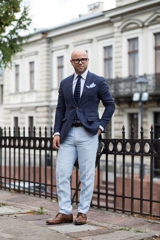 Navy and White Polka Dot Tie Outfits For Men: This pairing of a navy blazer and a navy and white polka dot tie is the picture of rugged elegance. Complete this outfit with a pair of brown leather brogues to tie the whole thing together.