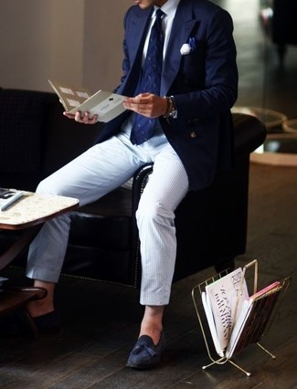 Navy and White Print Tie Outfits For Men: Indisputable proof that a navy blazer and a navy and white print tie are amazing when paired together in a classy getup for a modern man. A pair of navy suede tassel loafers is a savvy idea to finish this look.