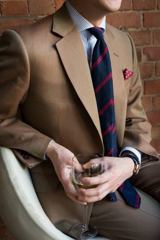 Burgundy Pocket Square Outfits: A brown blazer and a burgundy pocket square are an easy way to introduce some cool into your casual styling lineup.