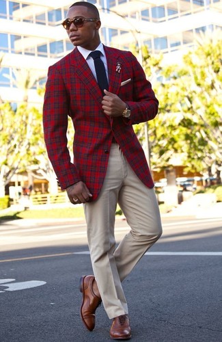 Navy and White Knit Tie Outfits For Men: You'll be surprised at how easy it is to put together this sophisticated outfit. Just a red plaid blazer and a navy and white knit tie. Complete this look with a pair of brown leather brogues and off you go looking incredible.