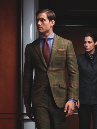 Dark Green Dress Pants Outfits For Men: Consider wearing an olive plaid blazer and dark green dress pants for incredibly stylish attire.