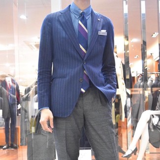 Navy Vertical Striped Tie Outfits For Men: A navy vertical striped blazer and a navy vertical striped tie are among the foundations of any solid wardrobe.