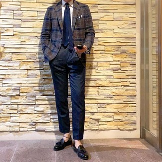 Brown Plaid Wool Blazer Outfits For Men: A brown plaid wool blazer and navy dress pants are a polished outfit that every modern gentleman should have in his arsenal. Look at how well this outfit goes with a pair of black leather tassel loafers.