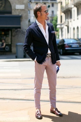 White Canvas Belt Outfits For Men: If you love stay-in clothes which are stylish enough to wear out, make a navy blazer and a white canvas belt your outfit choice. If you want to break out of the mold a little, complement this look with burgundy leather tassel loafers.