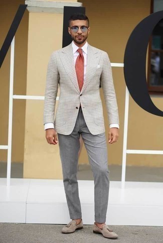 Beige Suede Tassel Loafers Outfits: Consider wearing a beige gingham blazer and grey dress pants for a sleek sophisticated ensemble. Beige suede tassel loafers are a savvy pick to round off your ensemble.