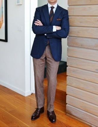 Brown Horizontal Striped Tie Outfits For Men: This combination of a navy blazer and a brown horizontal striped tie couldn't possibly come across other than devastatingly sharp and refined. Dark brown leather desert boots are a simple way to infuse a sense of stylish nonchalance into this ensemble.