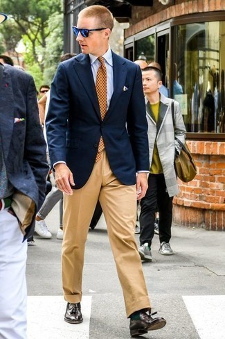 Yellow Print Tie Outfits For Men: Channel your inner connoisseur of modern men's style and wear a navy blazer and a yellow print tie. Dark brown leather tassel loafers are a good pick to finish off your outfit.