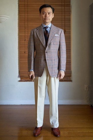 Brown Horizontal Striped Tie Outfits For Men: Loving the way this combination of a brown plaid blazer and a brown horizontal striped tie immediately makes men look elegant and sharp. If you need to immediately class up this ensemble with one single piece, why not complement your outfit with brown leather oxford shoes?