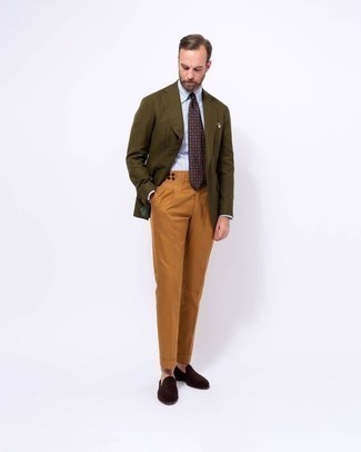 Olive Pocket Square Outfits: Pairing an olive blazer with an olive pocket square is an awesome choice for a relaxed casual yet sharp getup. Finishing with dark brown suede loafers is the simplest way to breathe a hint of elegance into this ensemble.
