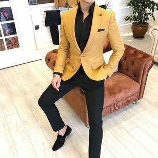 Mustard Blazer Outfits For Men: Irrefutable proof that a mustard blazer and black dress pants are awesome when combined together in a classy look for a modern dandy. If in doubt about what to wear on the shoe front, complete your outfit with a pair of black suede loafers.