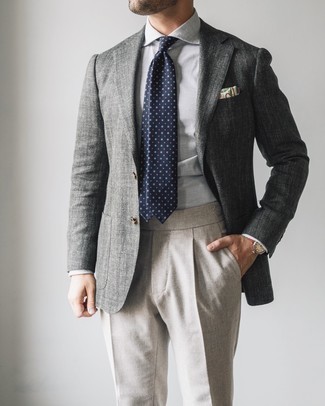 Grey Herringbone Blazer Outfits For Men: Pair a grey herringbone blazer with beige dress pants for extra stylish attire.