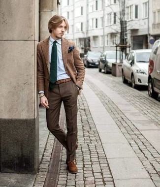 Tan Check Wool Blazer Outfits For Men: Go for a tan check wool blazer and dark brown dress pants for an extra classic getup. Spice up this look by rocking brown suede oxford shoes.